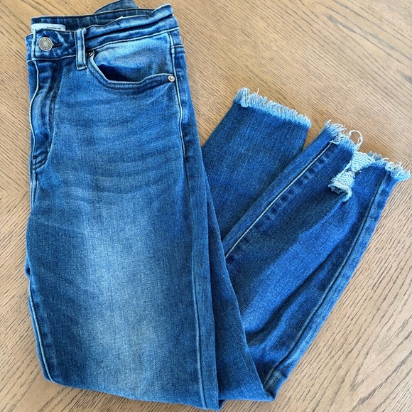 KanCan Denim - KanCan Frayed Hem Cropped Jeans in Indigo